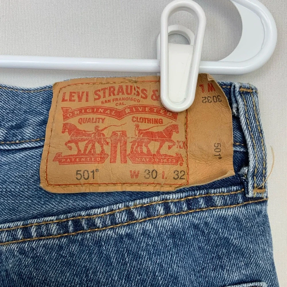 Levis 501 Jeans Men 30x32 (32x30) Blue Denim Button Fly Straight Leg Classic Fit